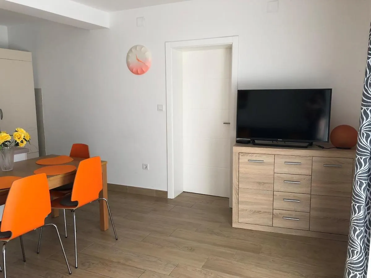 Apartmani I Sobe Ivancic1 Novi Vinodolski 3*,