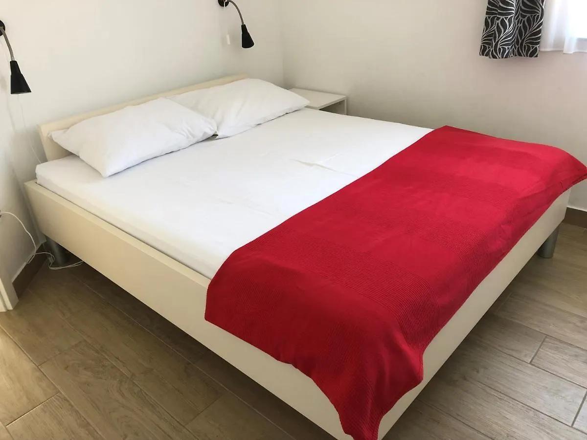 Konukevi Apartmani I Sobe Ivancic1 Novi Vinodolski