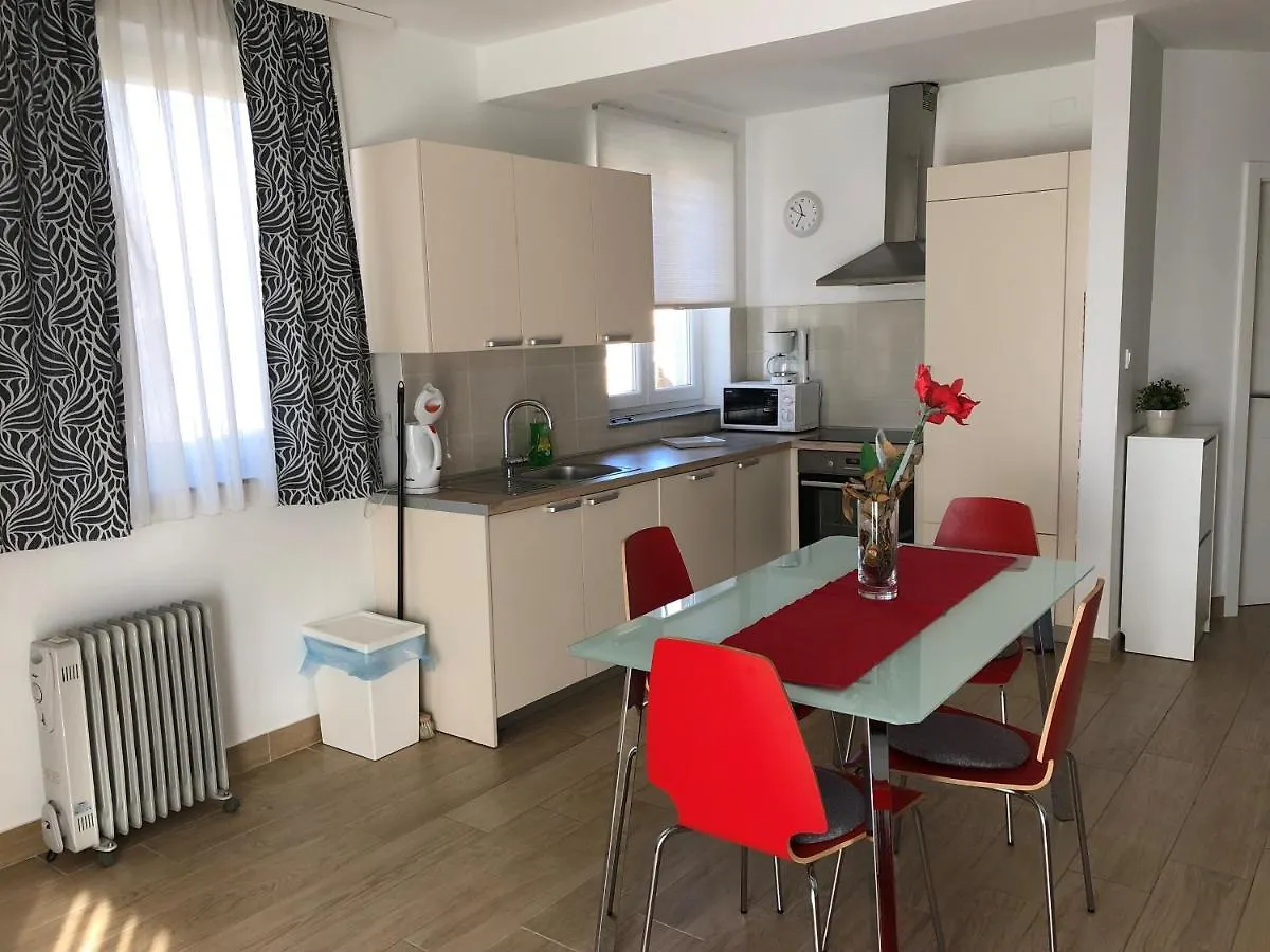 Konukevi Apartmani I Sobe Ivancic1 Novi Vinodolski