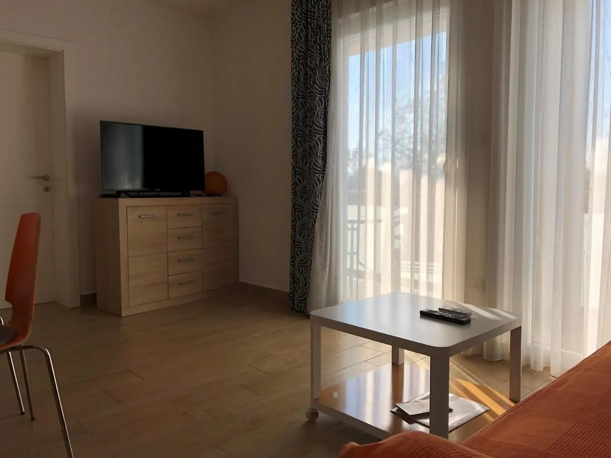 Apartmani I Sobe Ivancic1 Novi Vinodolski 3*,  Hırvatistan