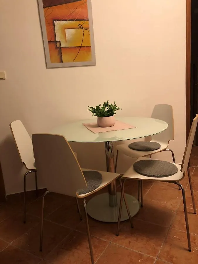 Apartmani I Sobe Ivancic1 Novi Vinodolski 3*,