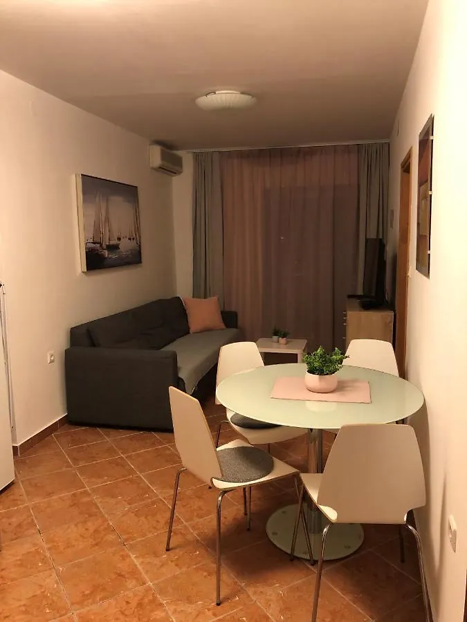 Konukevi Apartmani I Sobe Ivancic1 Novi Vinodolski