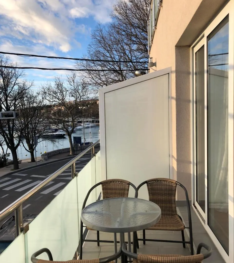 Apartmani I Sobe Ivancic1 Novi Vinodolski Konukevi